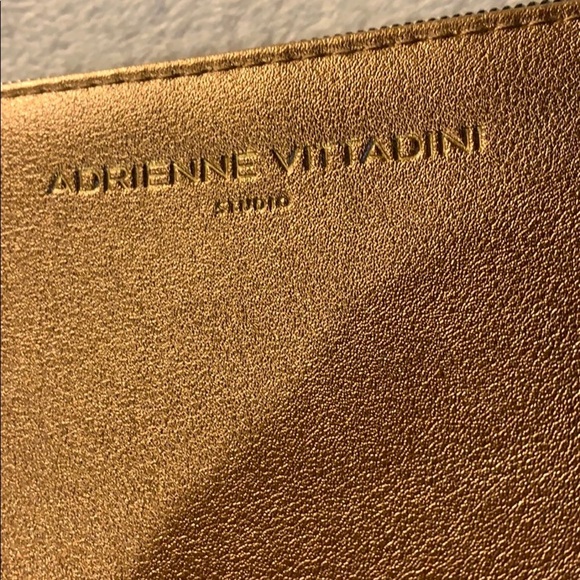 Adrienne Vittadini Copper Color Wristlet - Ex Cond - Picture 2 of 13